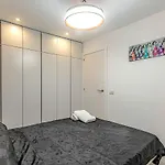 Renovated Seaviews Paradise Court Apartmán *