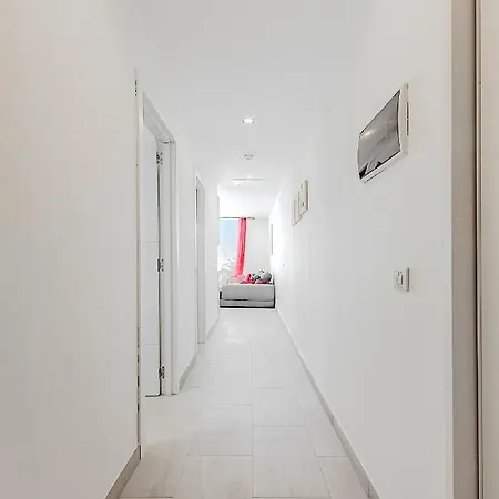 Renovated Seaviews Paradise Court 아데제