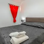 Lejlighed Renovated Seaviews Paradise Court *