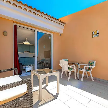 Renovated Seaviews Paradise Court Apartment *