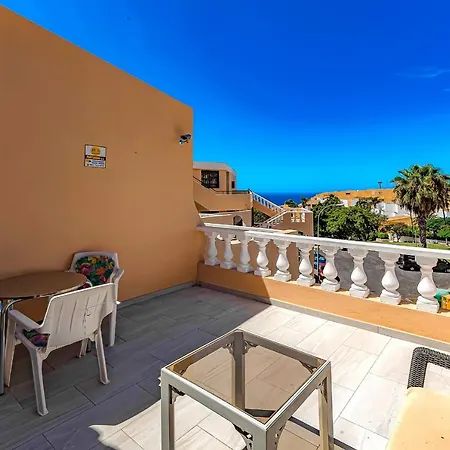 Renovated Seaviews Paradise Court Apartment