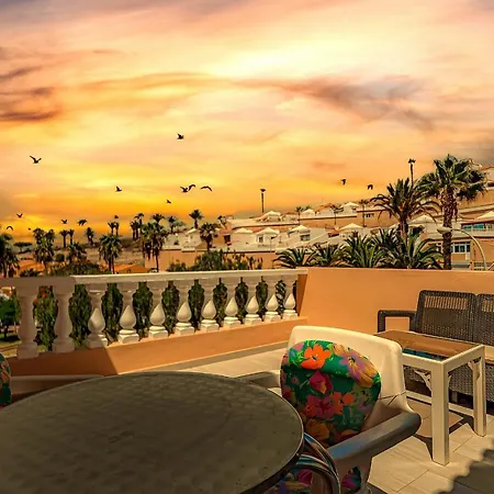 Recently Renovated Seaviews Paradise Court Apartament *