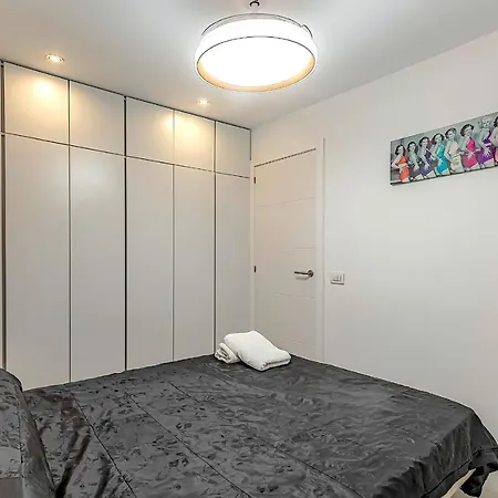 Renovated Seaviews Paradise Court Apartment *
