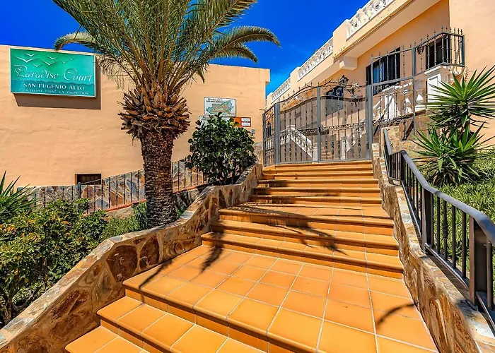 Renovated Seaviews Paradise Court Apartment *